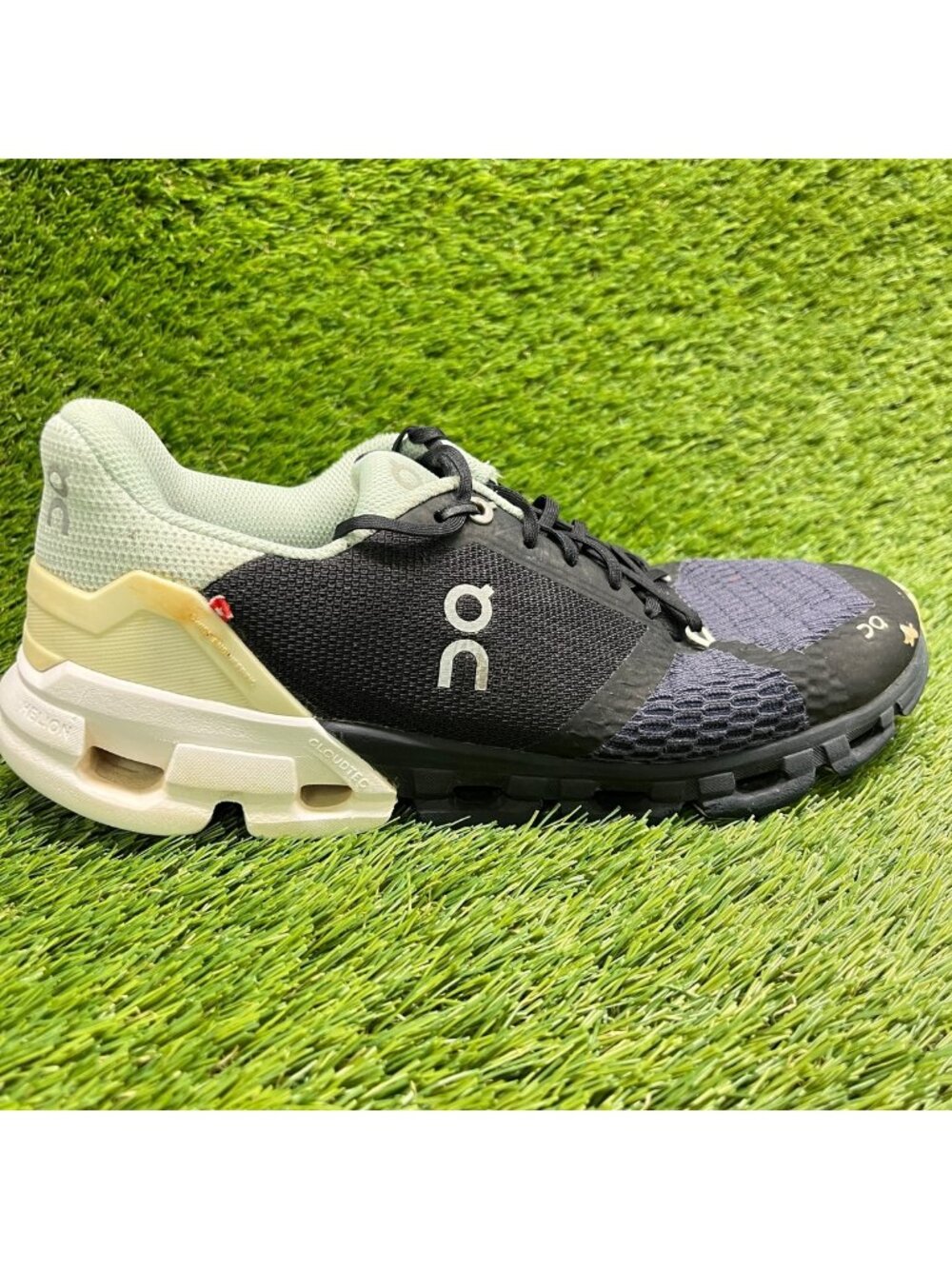 On Cloudflyer Women Size 10D Black White Athletic Running Walking Shoes Sneakers